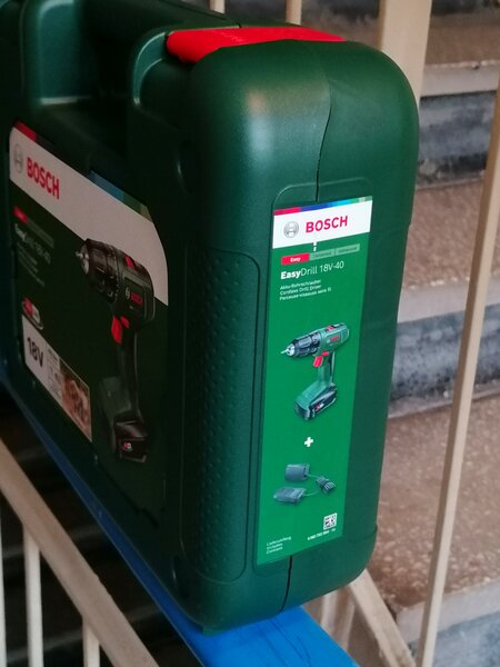 Vand bormasina Bosch EasyDrill 18V cu acumulator,noua(nefolosita,sigilata)!